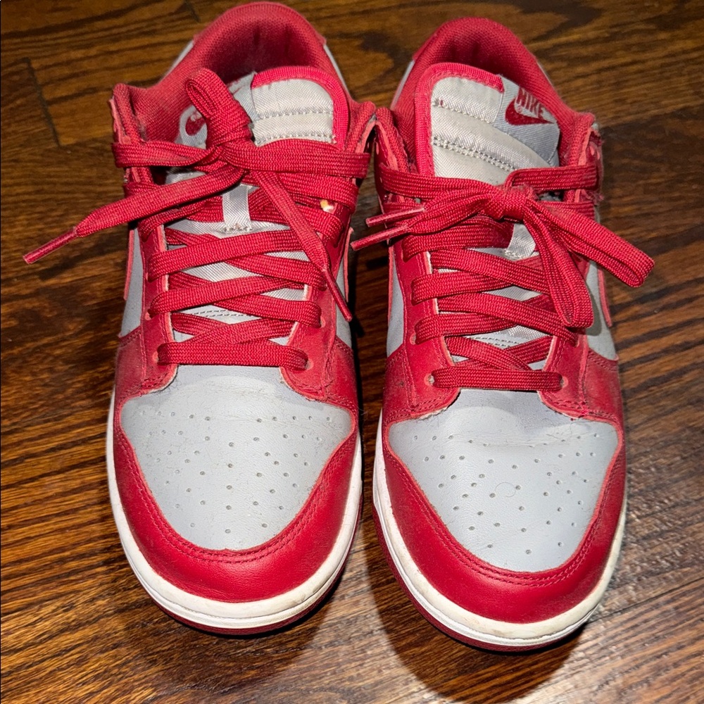 Nike Dunks Size 7. Red and Gray